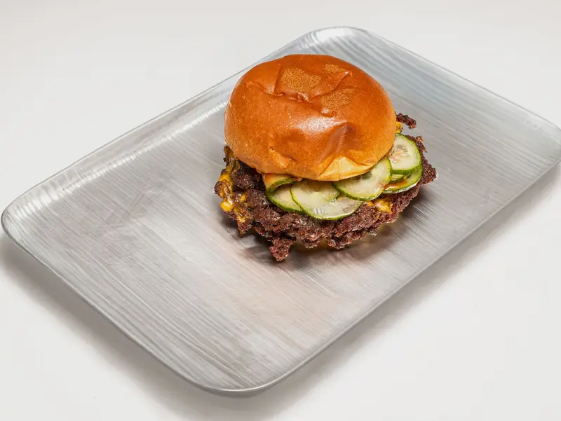Double Cheese – burgare med ost och inlagd gurka
